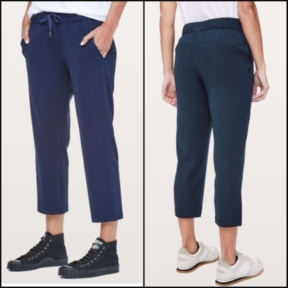 Lululemon On The Fly Crop Pants in Blue Size 4
